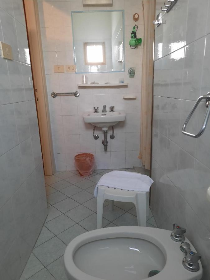 Hotel Villa Claudio Marina di Massa Eksteriør billede