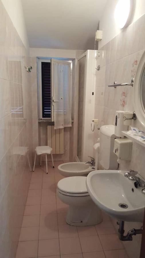 Hotel Villa Claudio Marina di Massa Eksteriør billede
