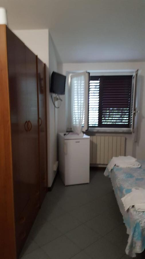 Hotel Villa Claudio Marina di Massa Eksteriør billede