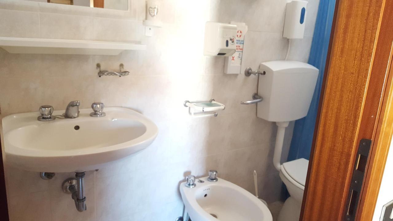 Hotel Villa Claudio Marina di Massa Eksteriør billede