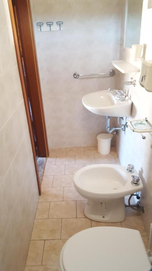 Hotel Villa Claudio Marina di Massa Eksteriør billede