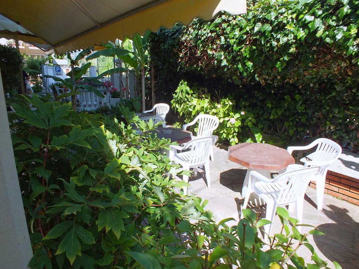 Hotel Villa Claudio Marina di Massa Eksteriør billede
