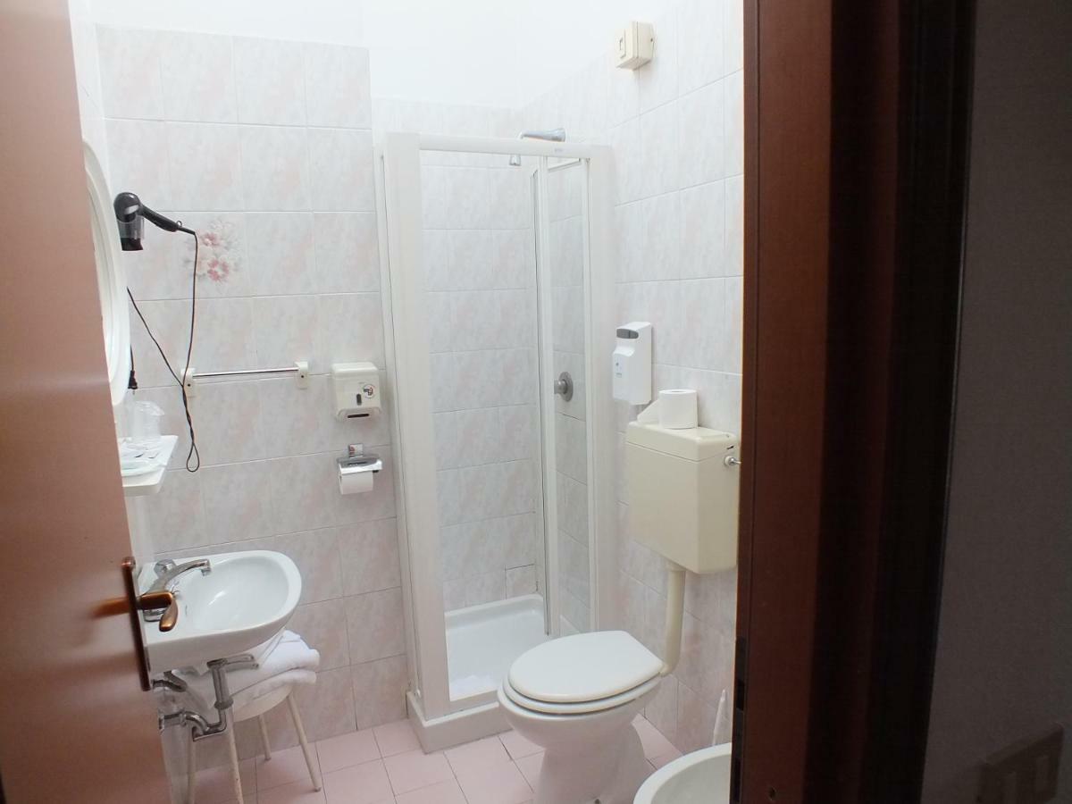 Hotel Villa Claudio Marina di Massa Eksteriør billede